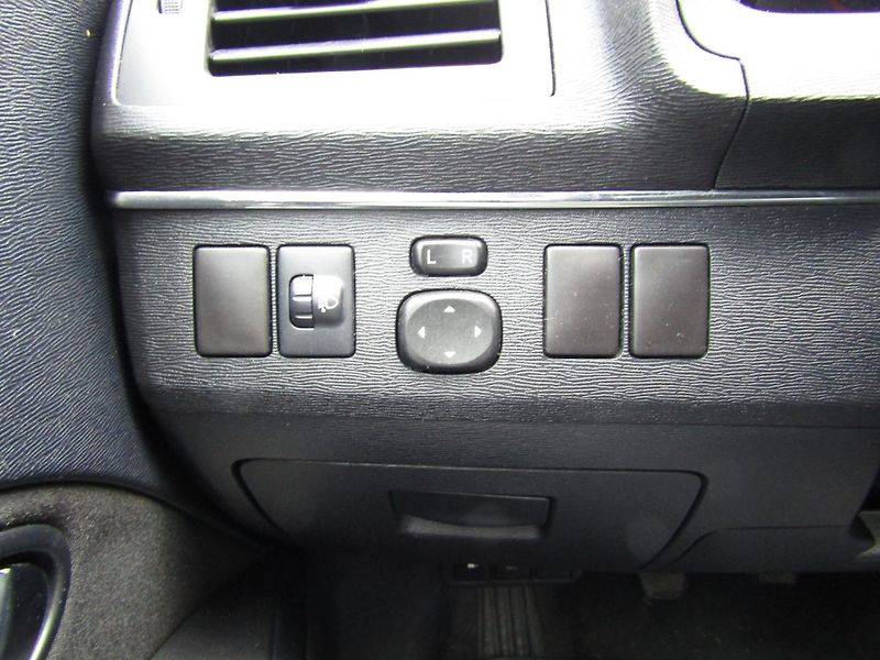 Toyota Avensis (2010) 1.6 16V  97kW  ZIMNÍ PNEU - fotka 30 z 37