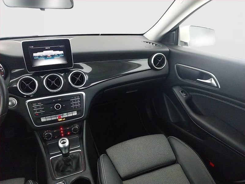 Mercedes-Benz CLA (2017) 180, ČR,1.maj, Bi-Xenony - fotka 8 z 18