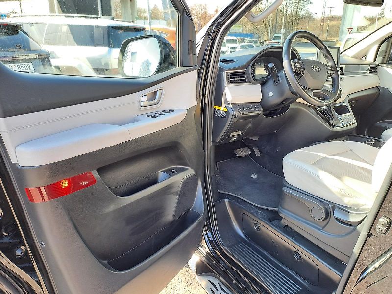 Hyundai H 1 (2019) GRAND STAREX 2.5 CRDi AT 2WD - fotka 13 z 26
