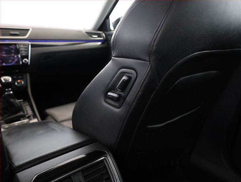 Škoda Superb (2017) Laurin&Klement 1.8 TSI, Kůže - fotka 18 z 21