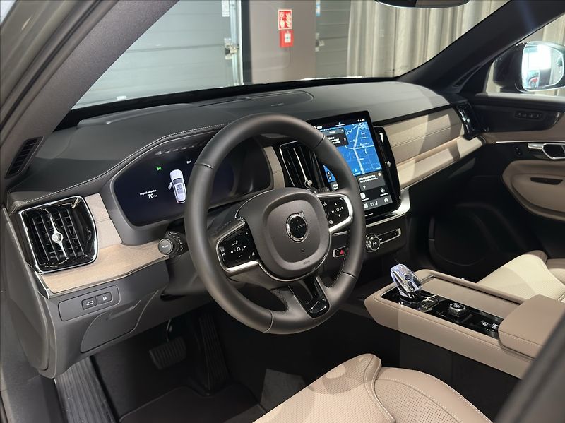 Volvo XC90 (2026) 2,0 T8  Plus Dark - fotka 20 z 37