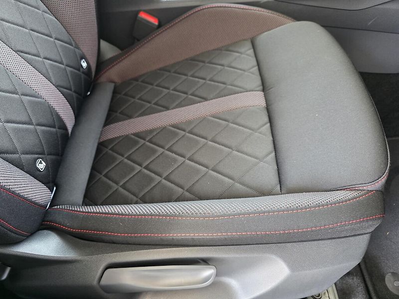 Škoda Octavia Combi DSG 2,0 TSi 195 kW RS - fotka 21 z 24