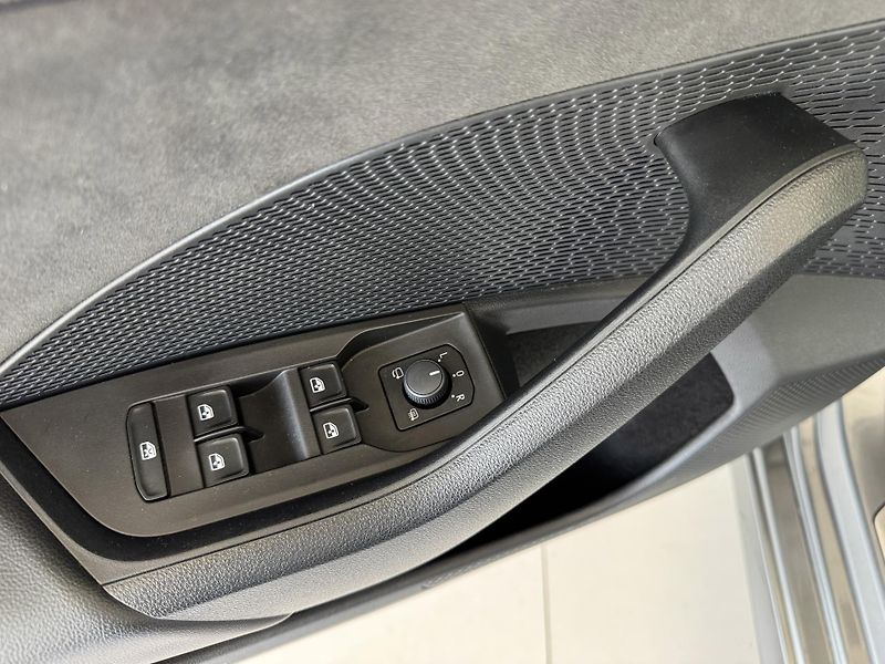 Škoda Octavia RS 2,0TDI*DSG*HUD*REZERVACE! - fotka 28 z 34
