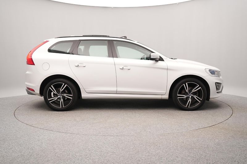 Volvo XC60 D4 R-DESIGN AUT - fotka 11 z 46