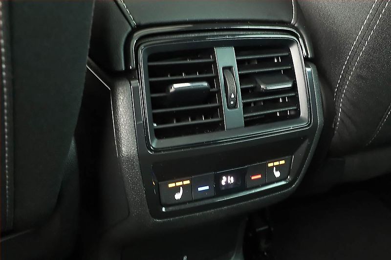 Škoda Karoq (2023) Sportline 1.5 TSI - fotka 17 z 19