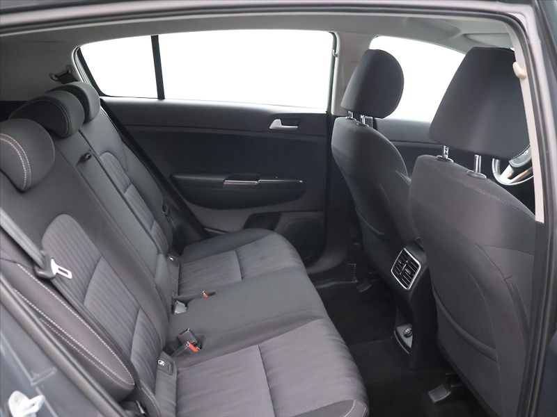 Kia Sportage 1,6 CRDI 85kW Exclusive - fotka 13 z 30