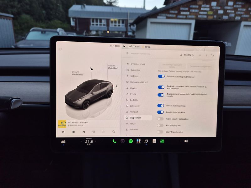 Tesla Model Y RWD 235kw 95,3 % - fotka 26 z 49