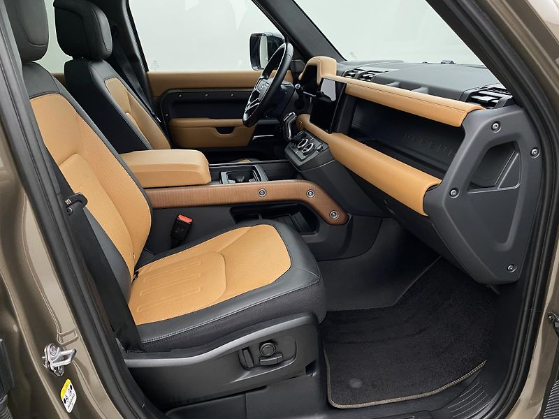 Land Rover Defender 110 D300 X AWD AUT REZERVACE - fotka 23 z 55