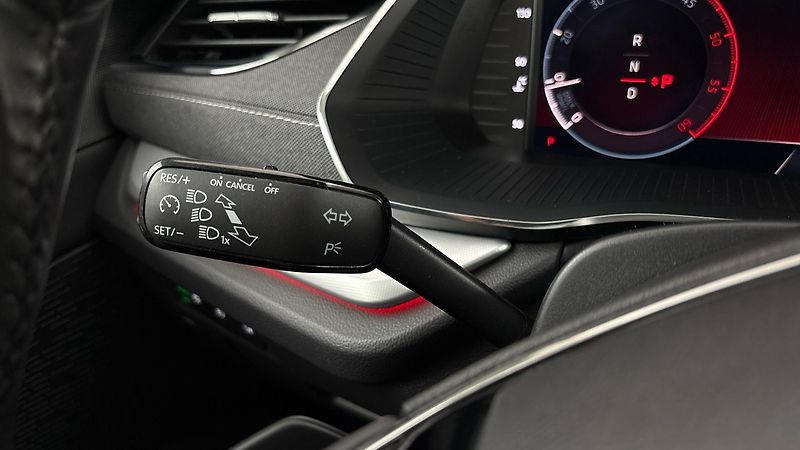 Škoda Octavia 2.0 TDI DSG Style Combi - fotka 14 z 25