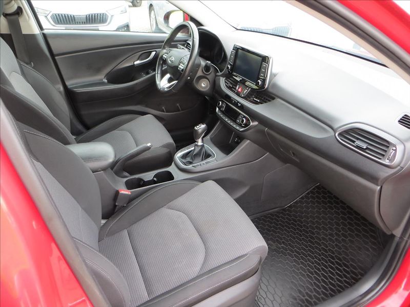 Hyundai i30 1,0 T-GDI 88kW Comfort ČR - fotka 10 z 25