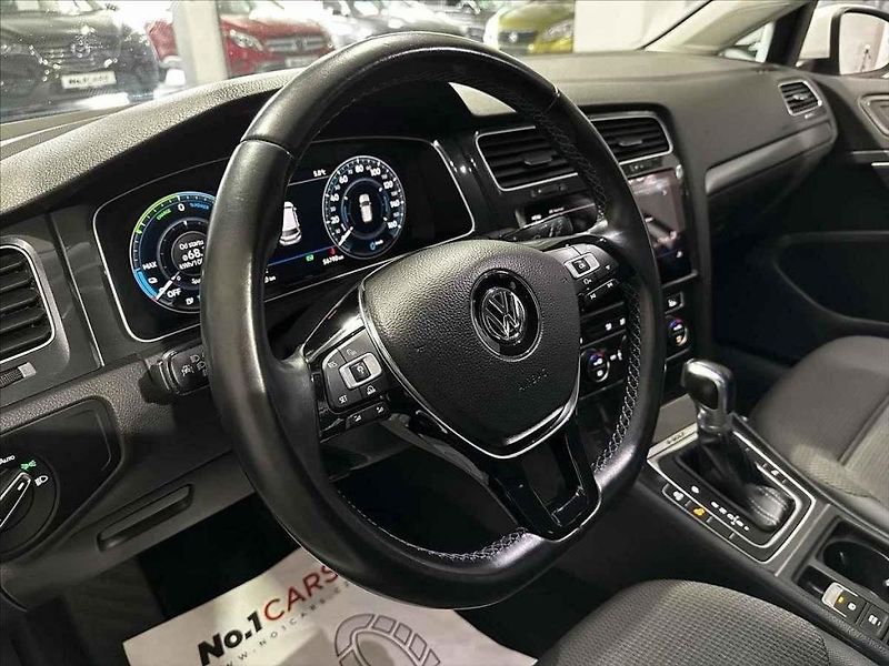 Volkswagen Golf GTI.
