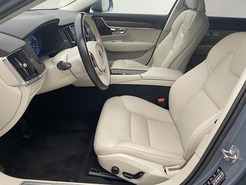 Volvo V90 CC B4 AWD MOMENTUM AUT - fotka 3 z 52