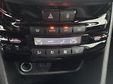 Peugeot 2008 (2015) 1.2 VTi, Allure, AT, navi - náhled 15