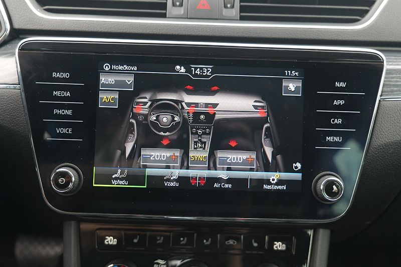 Škoda Superb TDI 110 kW Kůže Matrix Canton - fotka 28 z 38