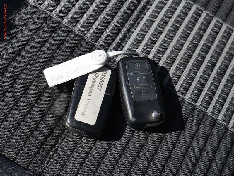 Volkswagen Touran (2008) 1.4 TSi, Xenon, AC - fotka 21 z 21