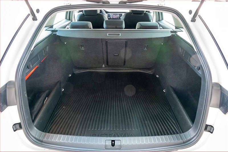 Škoda Octavia (2022) Ambition 2.0 TDI, ČR,1.maj - fotka 13 z 15