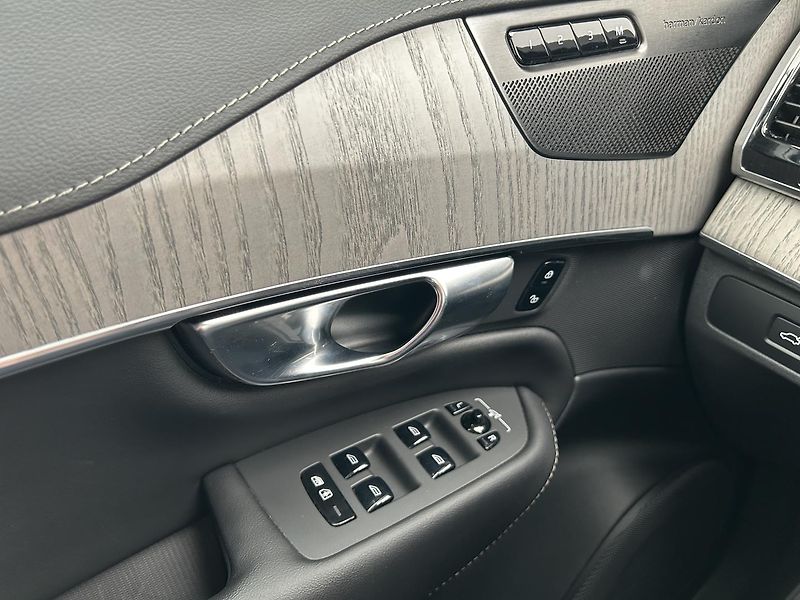 Volvo XC90 2.0  B5 4x4 Plus - fotka 17 z 29