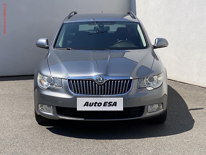 Škoda Superb (2010) 1.4 TSi, Comfort, autoAC - fotka 2 z 16
