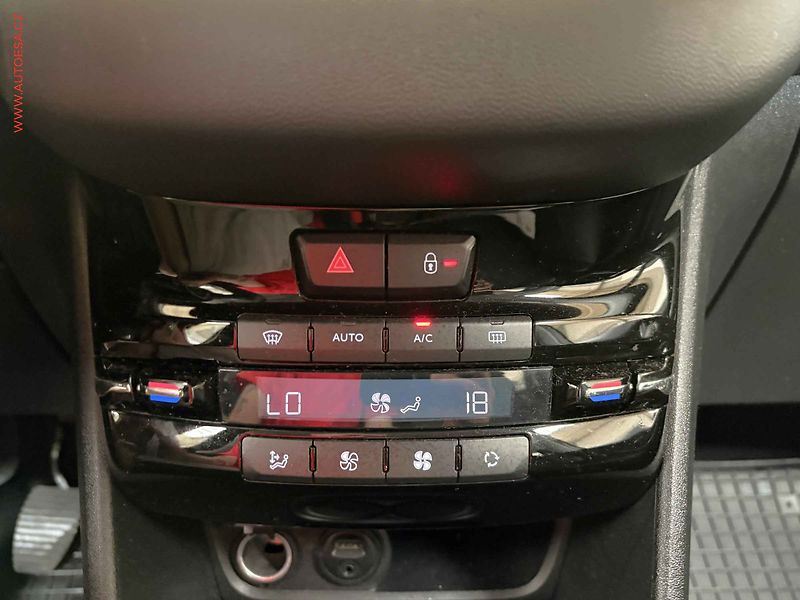 Peugeot 208 (2012) 1.4i, ČR, servis.kniha - fotka 13 z 14
