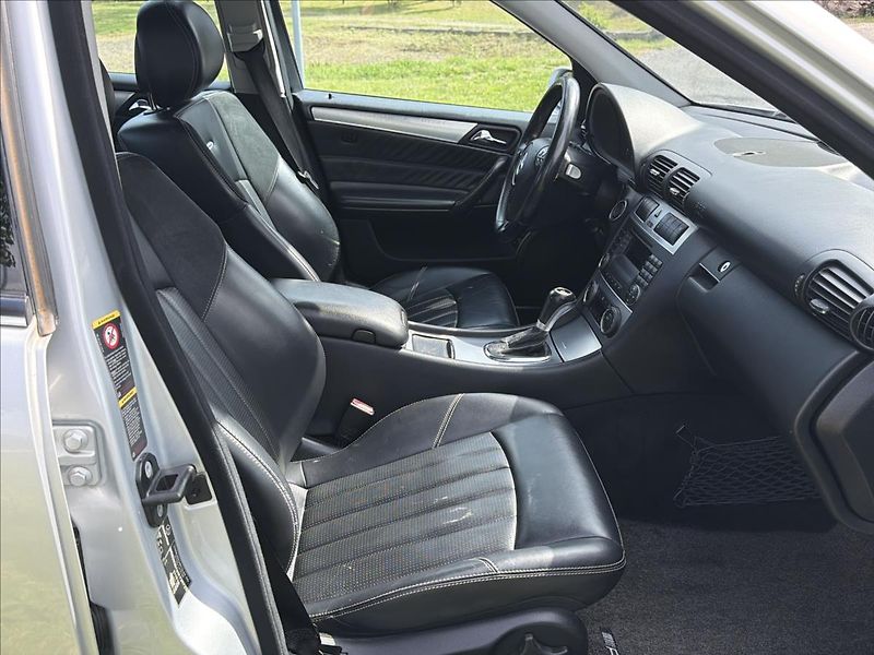 Mercedes-Benz Třídy C 5,5 V8 270 Kw C 55 AMG automat - fotka 10 z 33