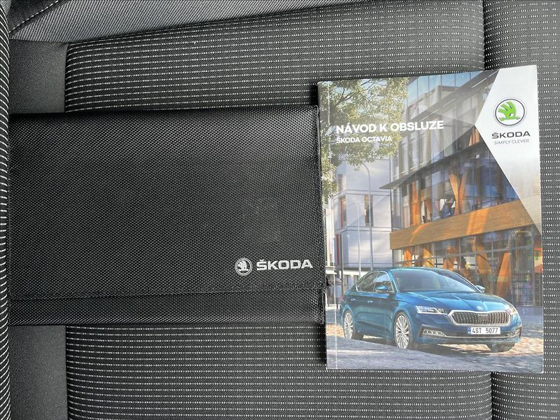Škoda Octavia 2,0 TDI Combi Ambition Plus - fotka 19 z 22