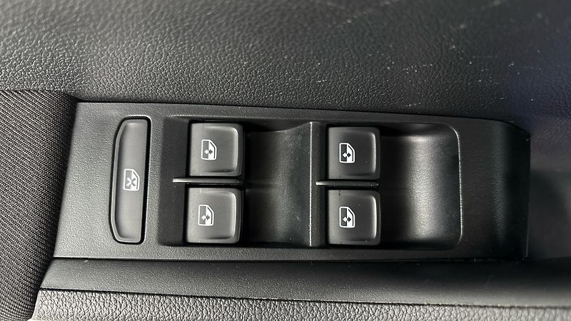 Škoda Fabia 1.0 TSI Black Combi - fotka 22 z 23