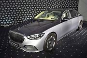 Pouze VIP hosté Mercedesu si můžou prohlédnout Maybach, kterých v edici ke sto letům vznikne jen sto