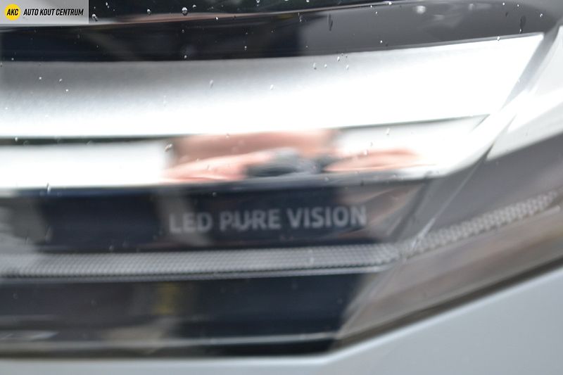Renault Captur techno mild hybrid 140 - fotka 41 z 49