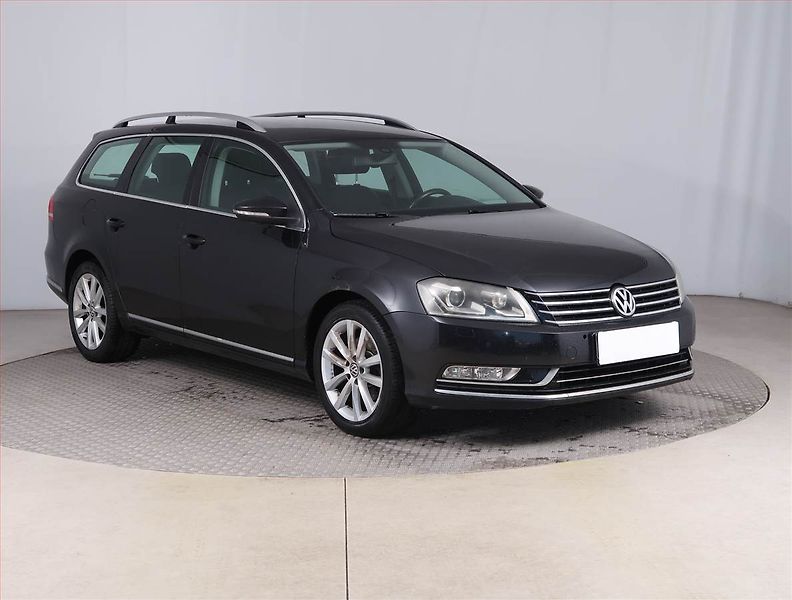 Volkswagen Passat (2011) Highline 2.0 TDI, Xenony - fotografie inzerátu