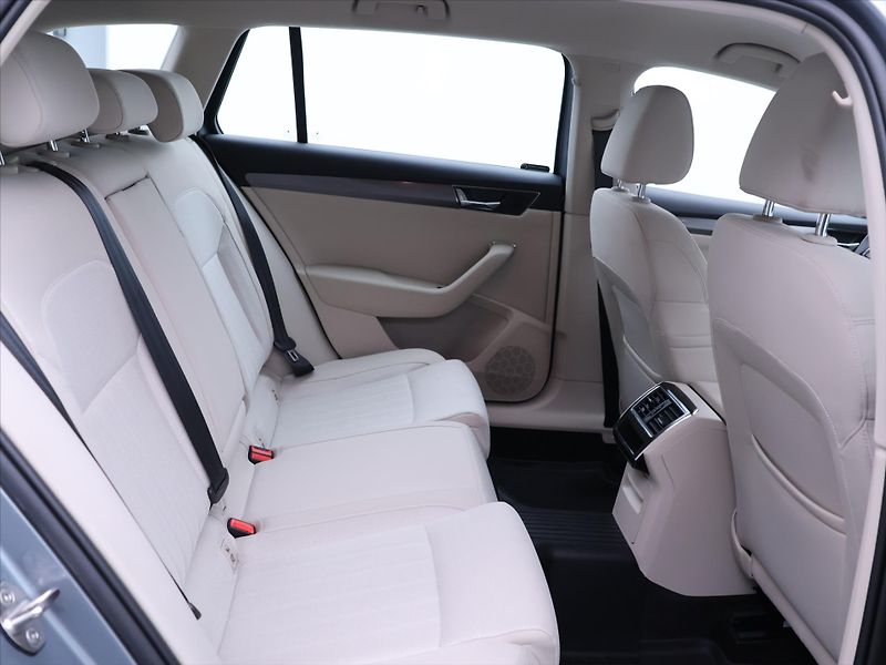 Škoda Superb 2,0 TDI DSG 4x4 CZ Style DPH - fotka 13 z 32