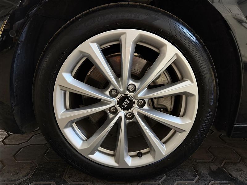 Audi A5 TDI 150kW MHEV Quattro Sport - fotka 39 z 42