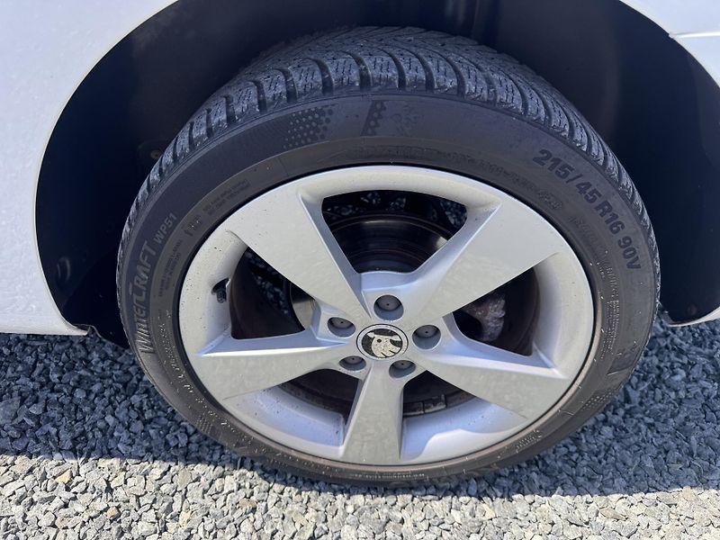 Škoda Rapid spaceback 1.2 TSi,STK 6/28 - fotka 8 z 17
