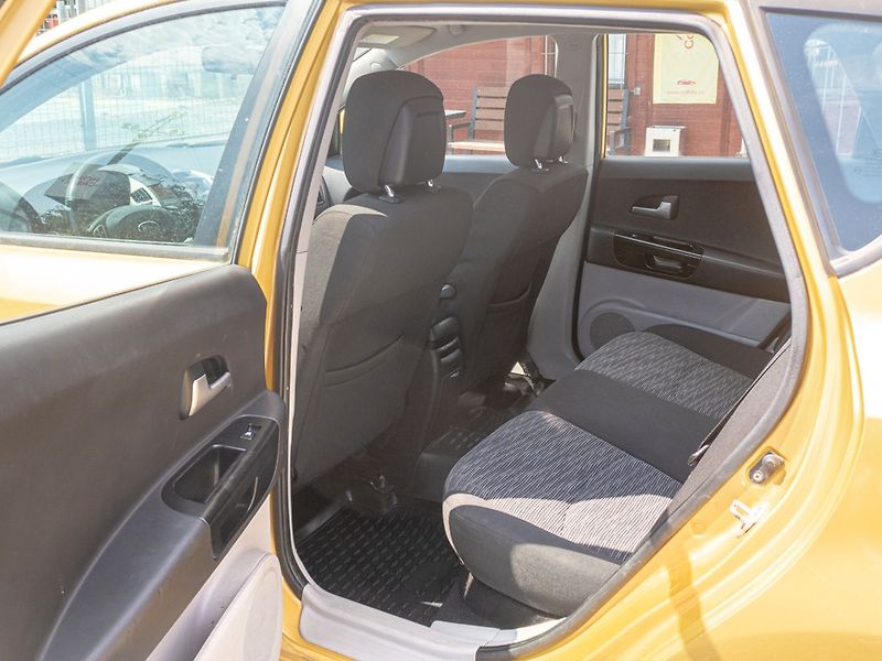 Kia Ceed (2007) ČR 12/07 1.4i 80KW - fotka 32 z 40