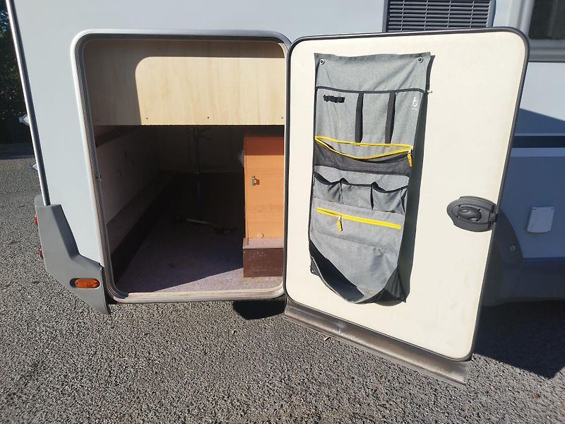 Renault WEINSBERG 2.5Dci zadní postel - fotka 8 z 24