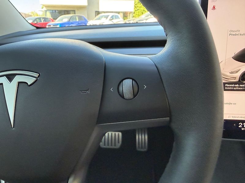 Tesla Model 3 Performance 82 kWh - fotka 29 z 37