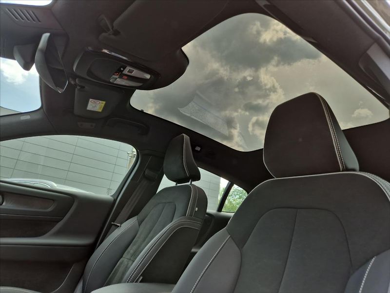 Volvo C40 0,0 Recharge Plus - fotka 18 z 18