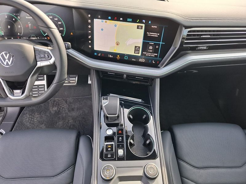 Volkswagen Touareg TDI 210kW R-Line Pano NezT HuD - fotka 12 z 22