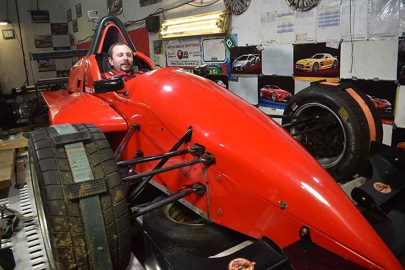 S formulí do vrchu? Při smyku už vím, že mě to bude stát balík, říká pilot ze Senetářova Jan Golis.