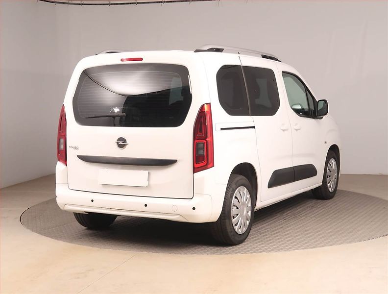 Opel Combo (2019) Enjoy 1.2 Turbo, 5Míst, ČR - fotka 5 z 14
