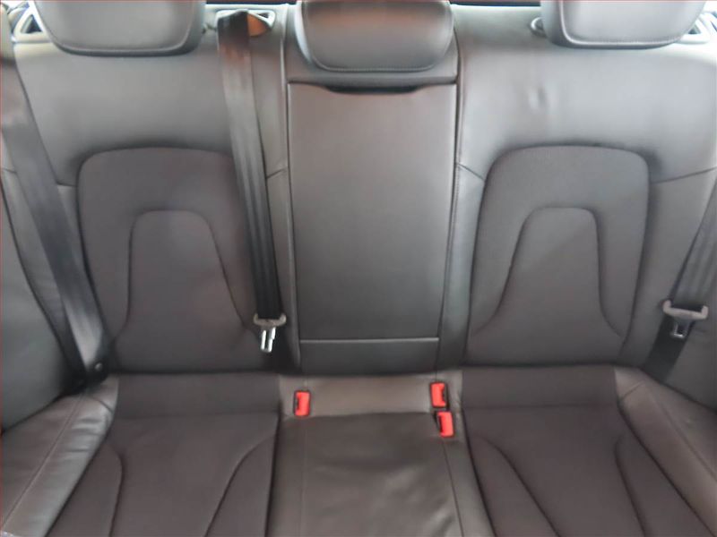 Audi A4 (2011) S-Line 2.7 TDI, Xenony - fotka 10 z 14