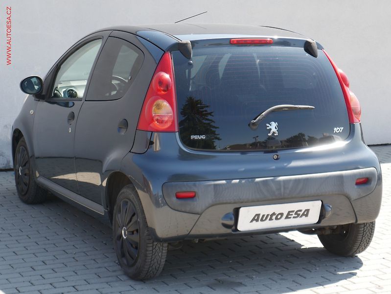 Peugeot 107 (2009) 1.0i - fotka 5 z 13