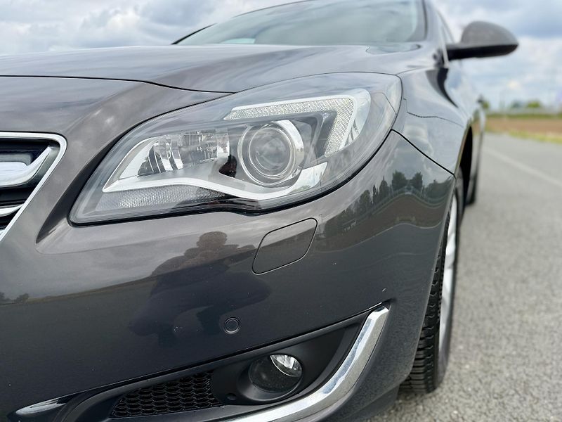 Opel Insignia 1.6 SIDI XENON NAVIGACE TAŽNÉ - fotka 9 z 48