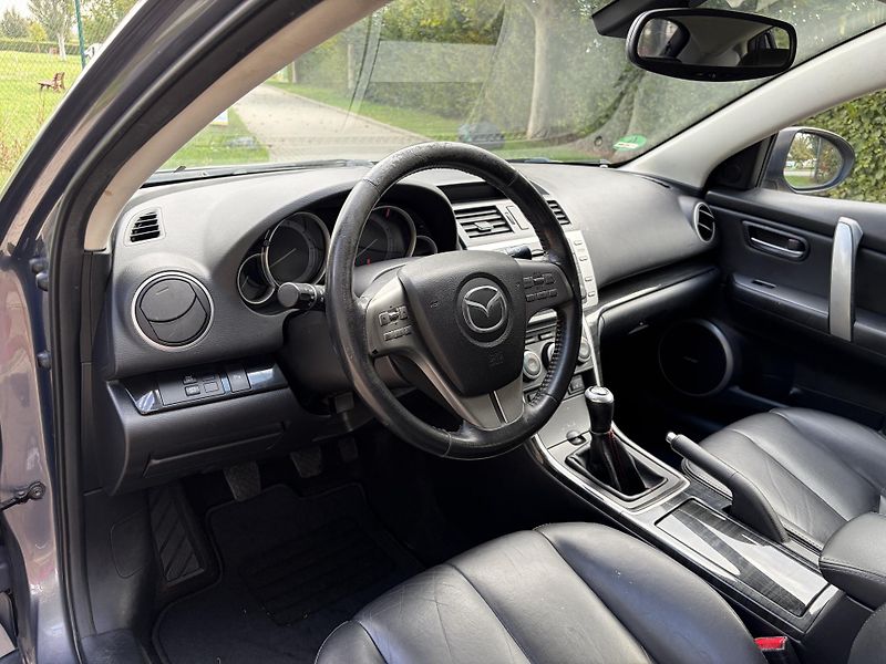 Mazda 6 2.5 Top Sport - fotka 25 z 31