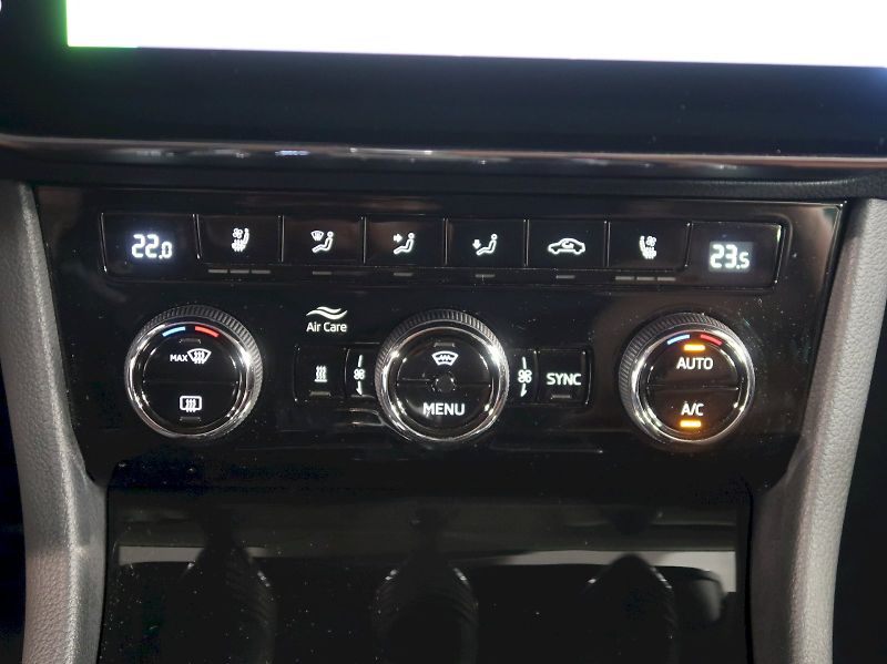 Škoda Superb (2024) LAURIN&KLEMENT 2.0TDI 147KW 4x - fotka 32 z 43