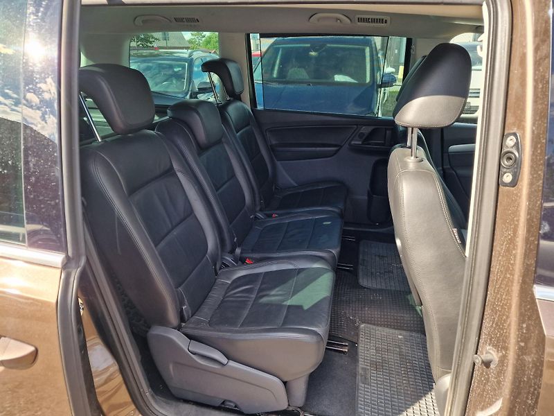 Volkswagen Sharan 2,0TDI 4x4 103KW HIGHLINE  - fotka 10 z 20