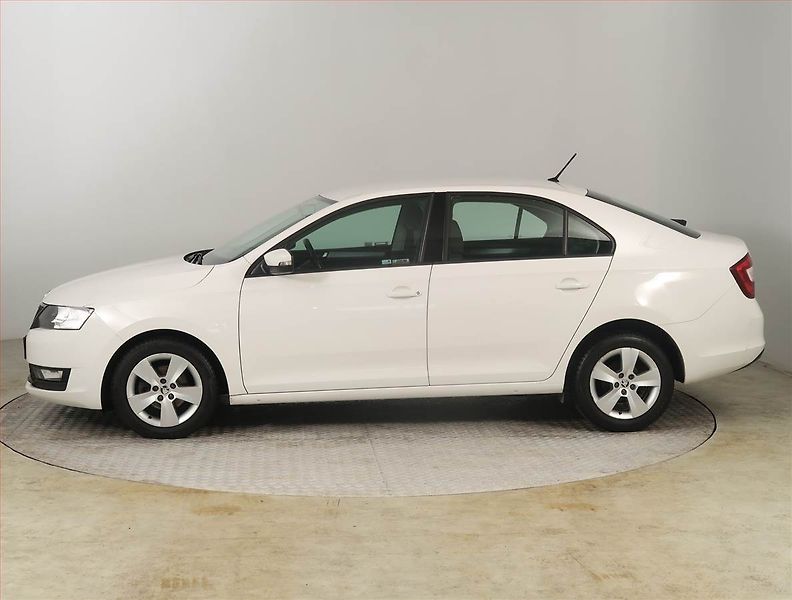 Škoda Rapid (2017) 1.0 TSI, Park. senzory - fotka 3 z 19
