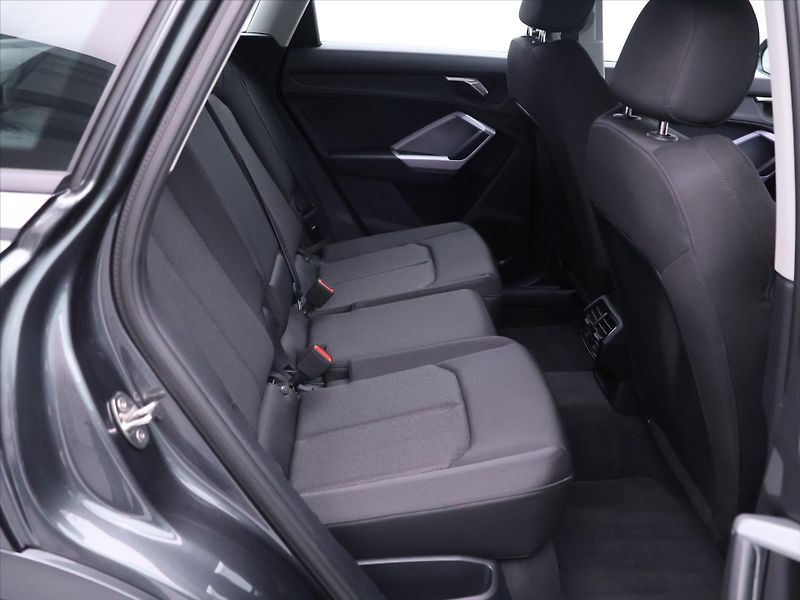 Audi Q3 1,5 35 TFSI S tronic S line CZ - fotka 15 z 36