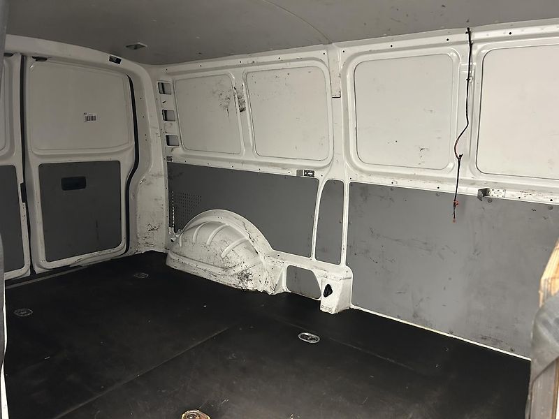 Volkswagen Transporter 2.0 TDI Long T6 - fotka 16 z 21