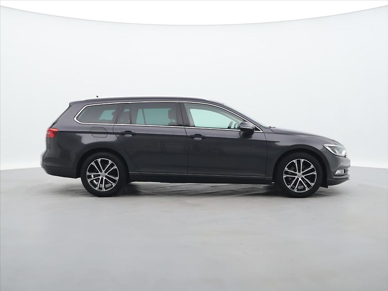 Volkswagen Passat 2,0 TDI 110kW DSG LED 1.Maj - fotka 8 z 31