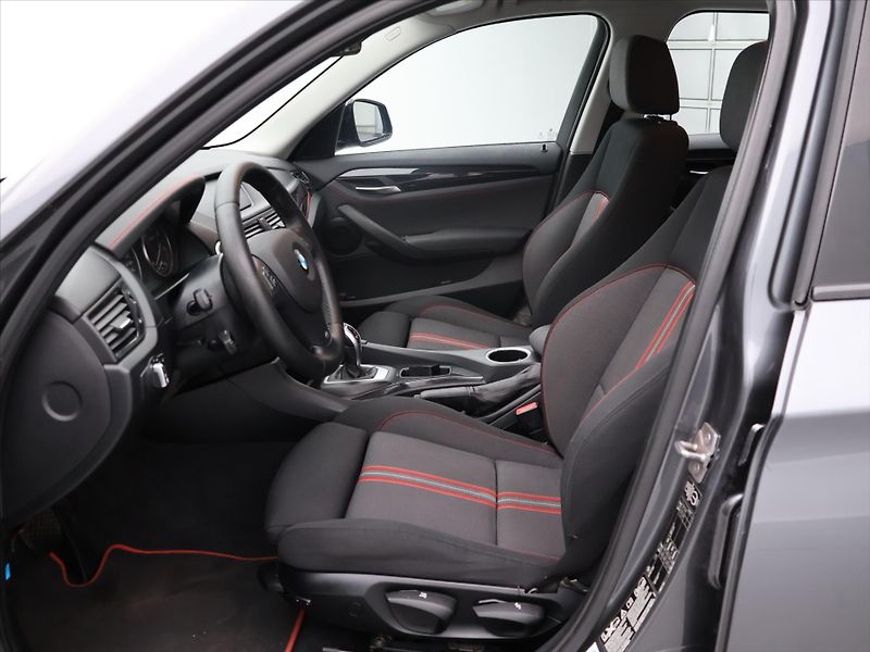 BMW X1 2,0 18d xD Aut. CZ Sport Line - fotka 10 z 21